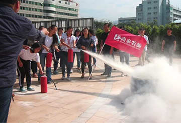 尚泰裝飾丨消防安全演練，我們時刻警惕，安全第一