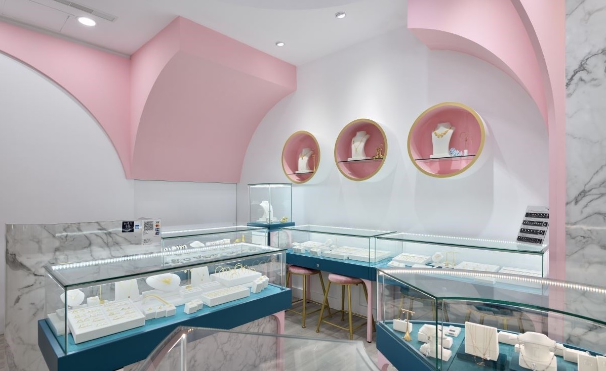 店面裝修:浪漫珠寶店！Tiffany綠與拱門元素，綻放璀璨時(shí)尚光芒   