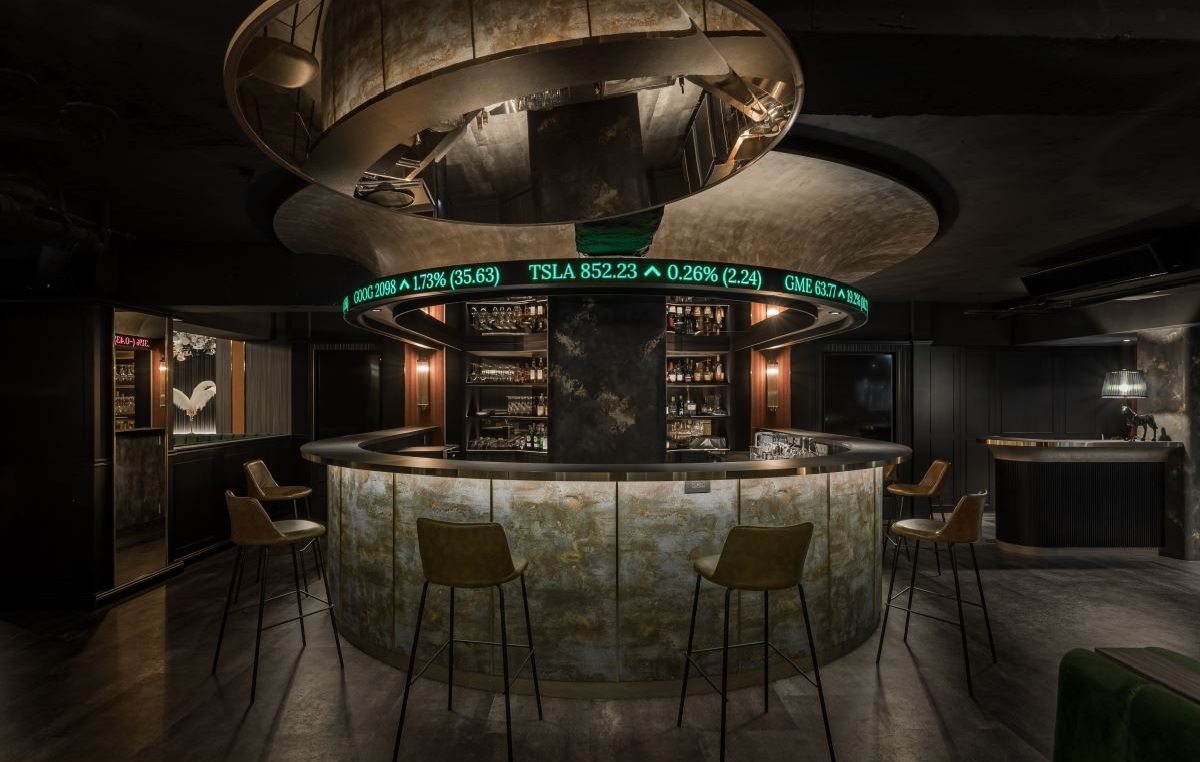 餐飲空間設(shè)計：交織英式古典與現(xiàn)代奢華的160平金融餐酒館，走入異國情調(diào)的愜意氛圍